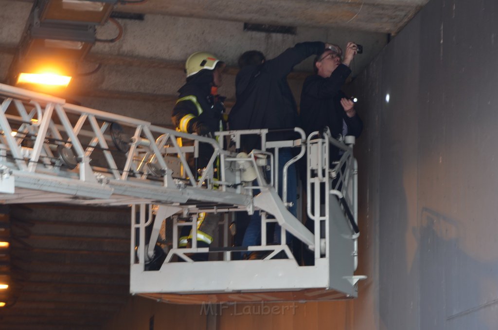 Einsatz BF Koeln Tunnel unter Lanxess Arena gesperrt P9766.JPG - Miklos Laubert